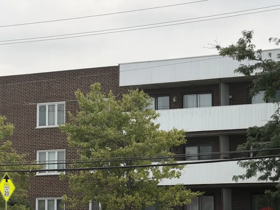 150 E Grand Avenue #302, Elmhurst, IL 60126 - #2