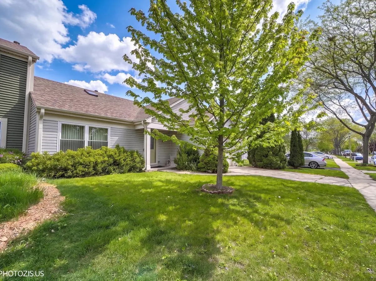 74 Bedford Road, Mundelein, IL 60060 - #1