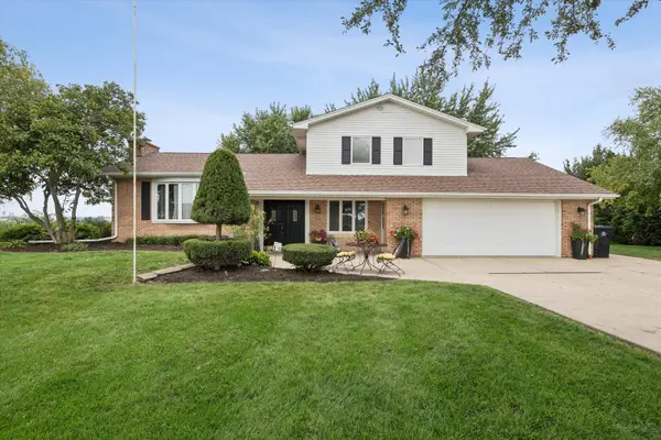2842 234th Street, De Witt, IA 52472