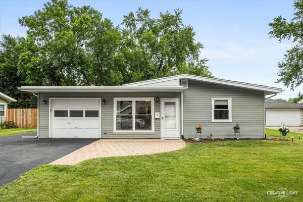15 Cedar Drive, North Aurora, IL 60542