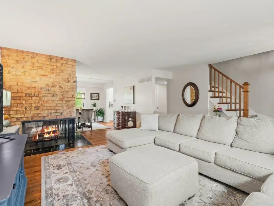 19w082 Avenue Barbizon, Oak Brook, IL 60523 - #3