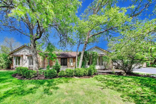 26955 N Countryside Lake Drive, Mundelein, IL 60060