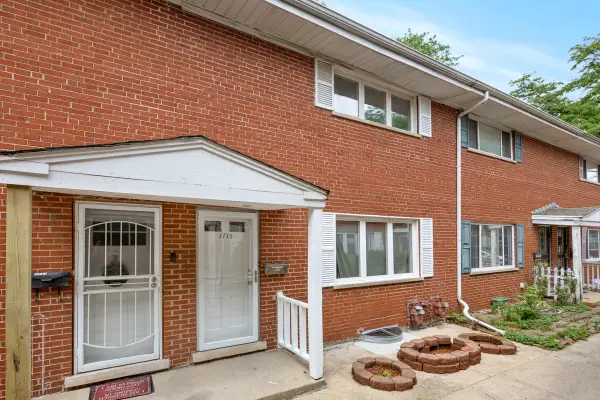 1715 W Thome Avenue, Chicago, IL 60660