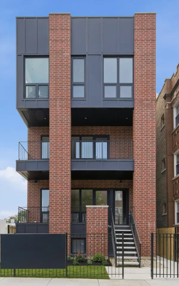 6414 N Francisco Avenue #202, Chicago, IL 60645