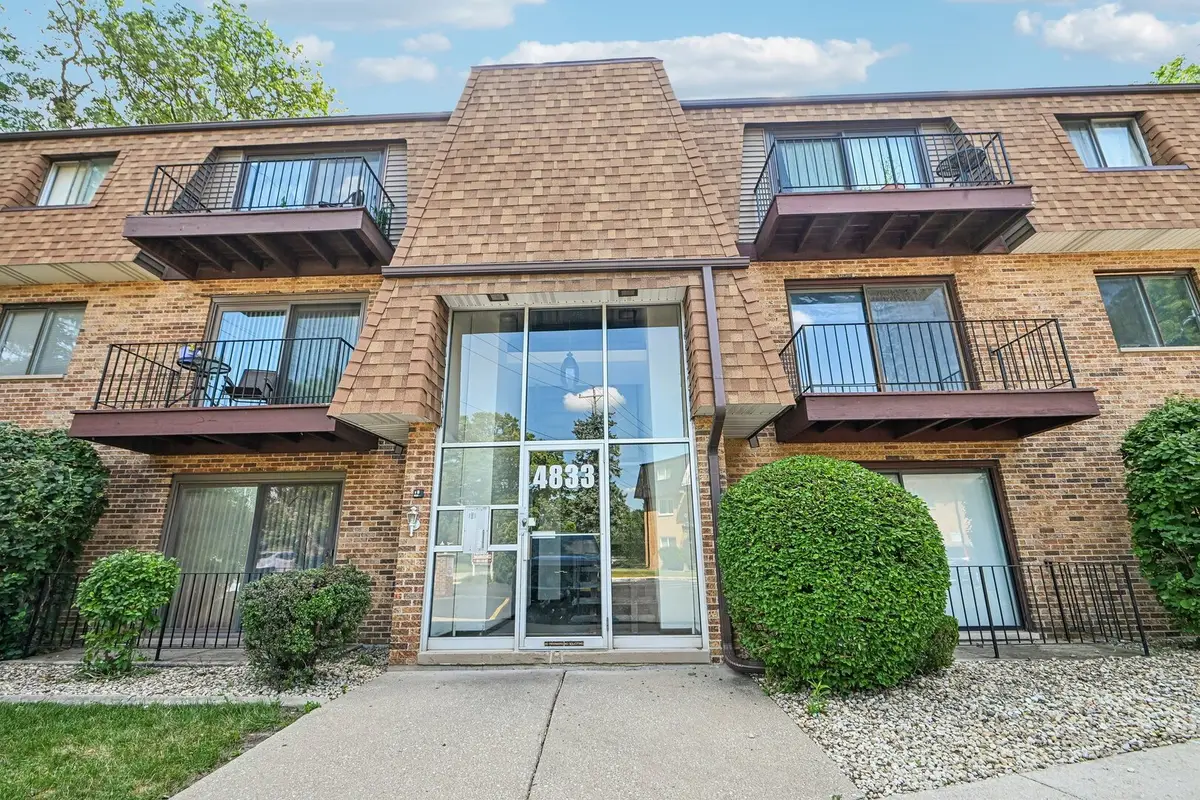 4833 W 109th Street #203, Oak Lawn, IL 60453 - #1