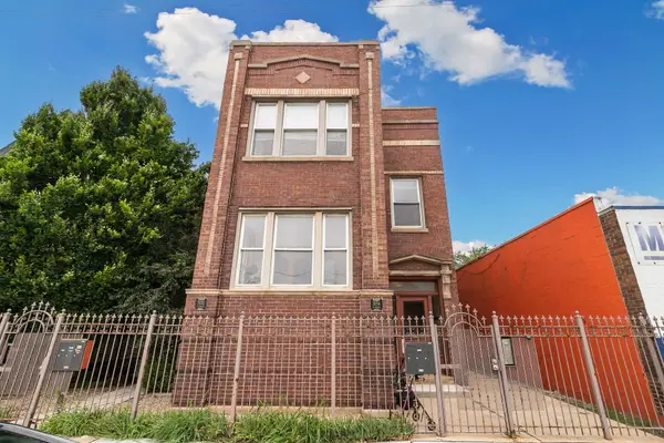 3052 N Kedzie Avenue #1F, Chicago, IL 60618