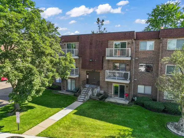 715 W Central Road #C1, Mount Prospect, IL 60056