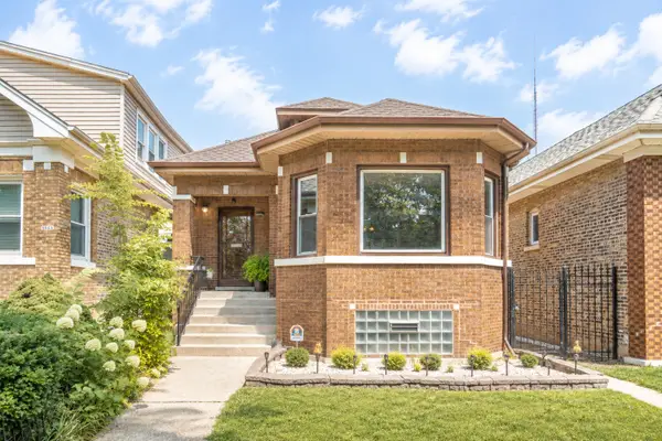 5024 W Nelson Street, Chicago, IL 60641