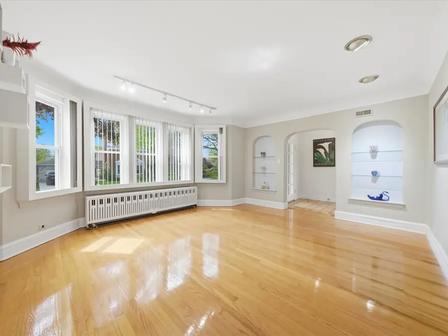 5919 N Bernard Street, Chicago, IL 60659 - #3