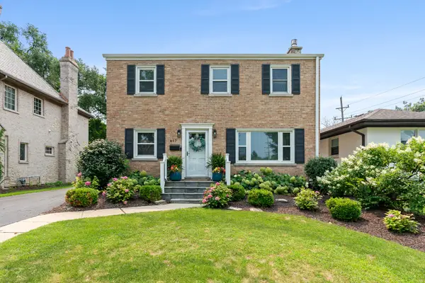 447 Ridge Avenue, Clarendon Hills, IL 60514