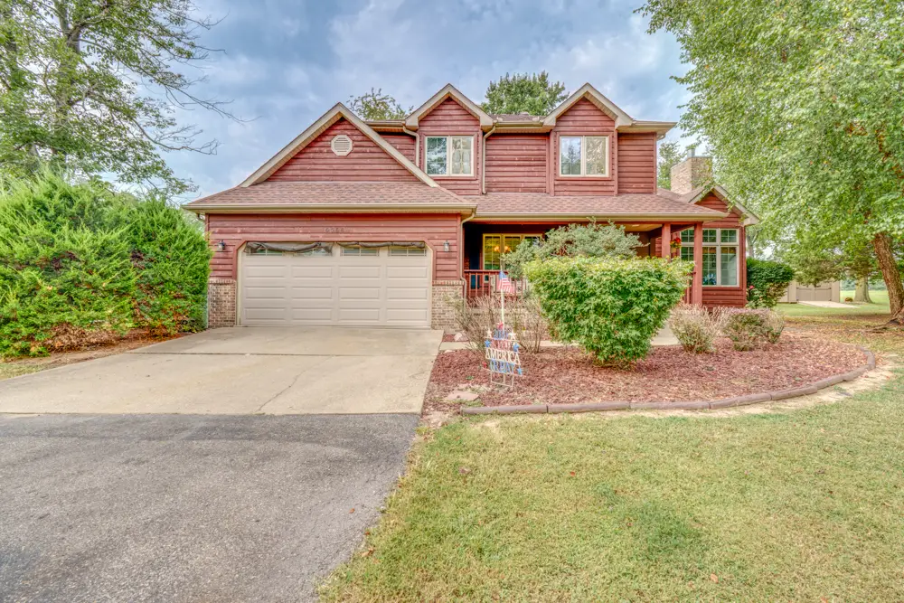15558 E Country Meadow Road, Mount Vernon, IL 62864 - #1
