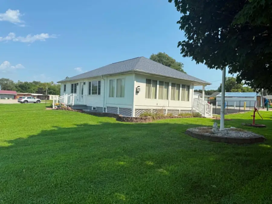 206 6th Avenue East, Andalusia, IL 61232 - #2