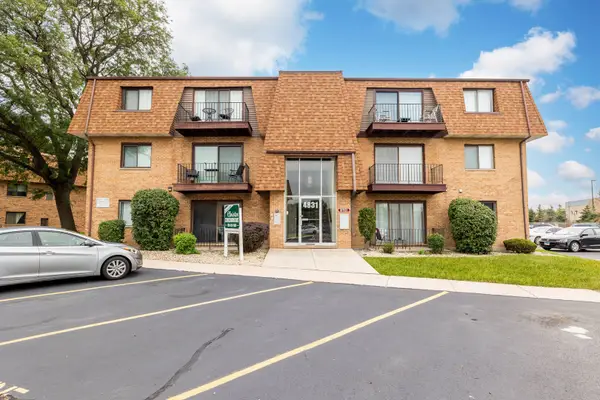 4831 W 109th Street #104, Oak Lawn, IL 60453