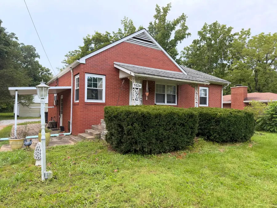 1024 S Giant City Road, Carbondale, IL 62902 - #2