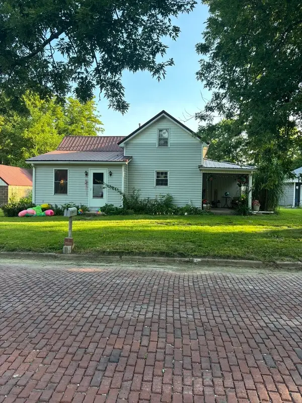 309 E Walnut Street, Piper City, IL 60959