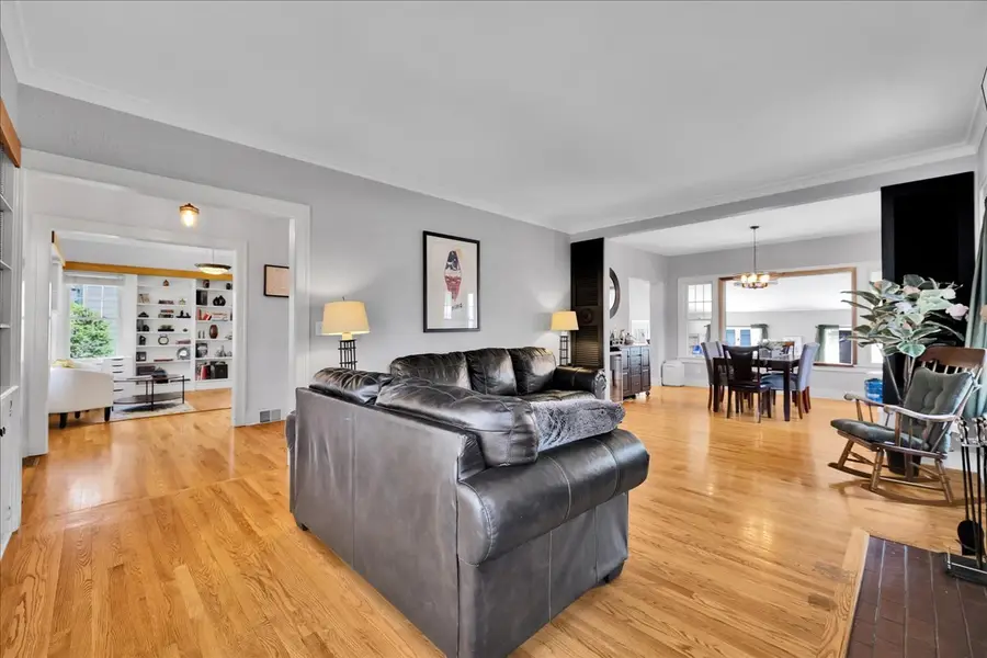 118 S Gladstone Avenue, Aurora, IL 60506 - #3