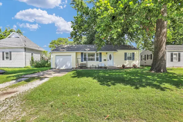704 E Buckner Street, Tuscola, IL 61953