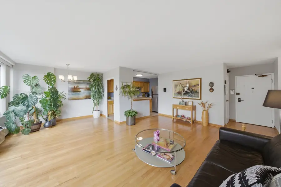 3900 N Lake Shore Drive #4B, Chicago, IL 60613 - #3