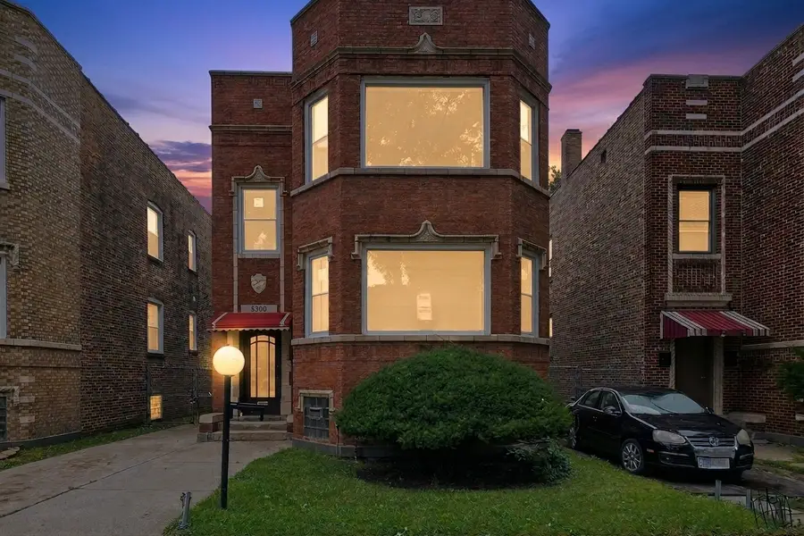 8718 S Kingston Avenue, Chicago, IL 60617 - #2