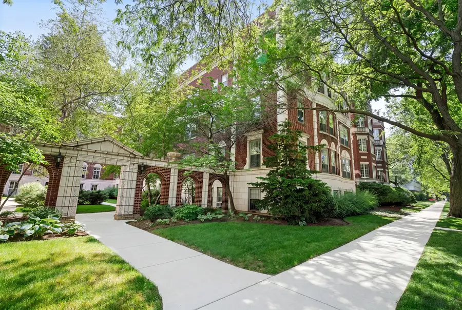496 Sheridan Road #1, Evanston, IL 60202 - #2