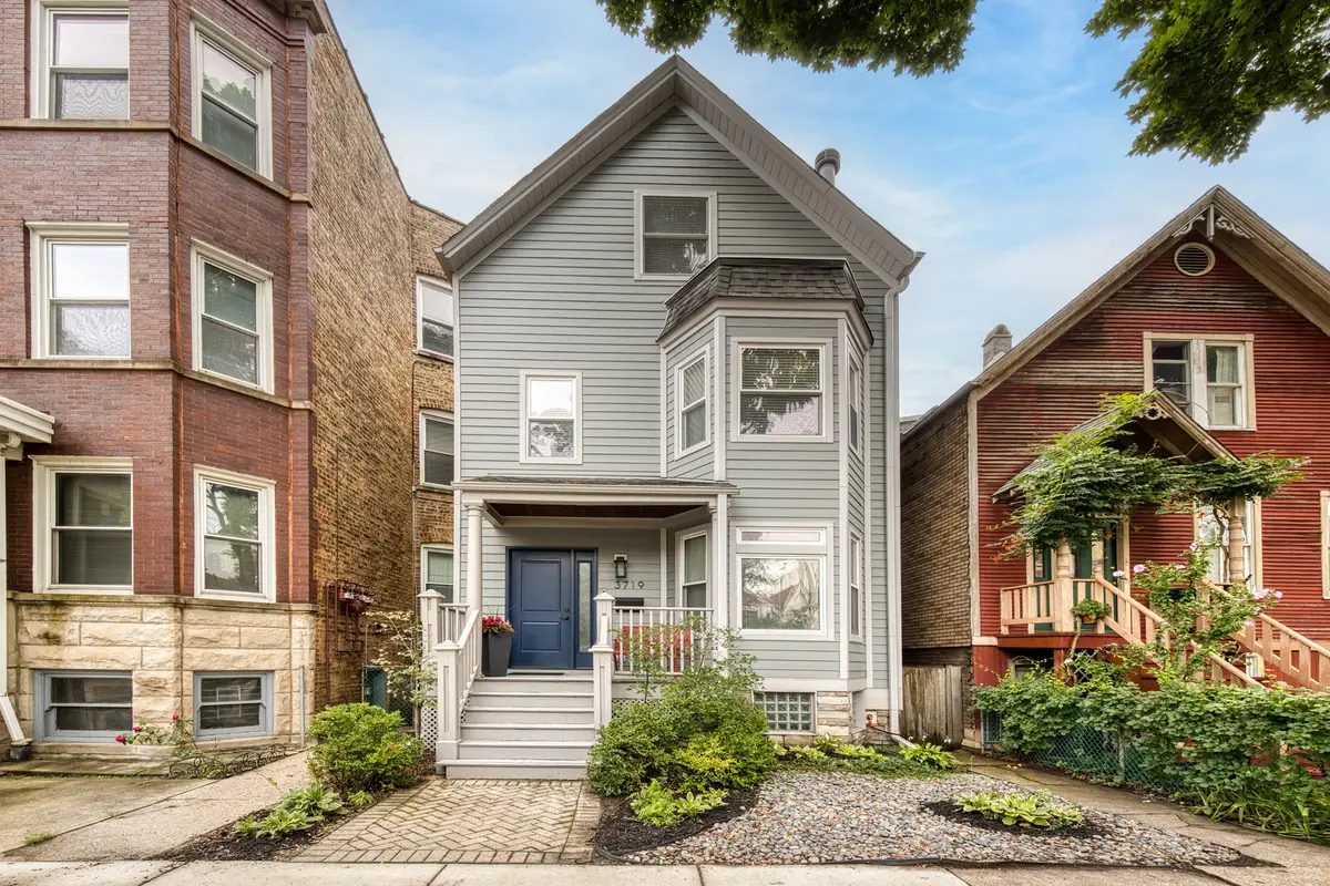 3719 N Janssen Avenue, Chicago, IL 60613 - #1