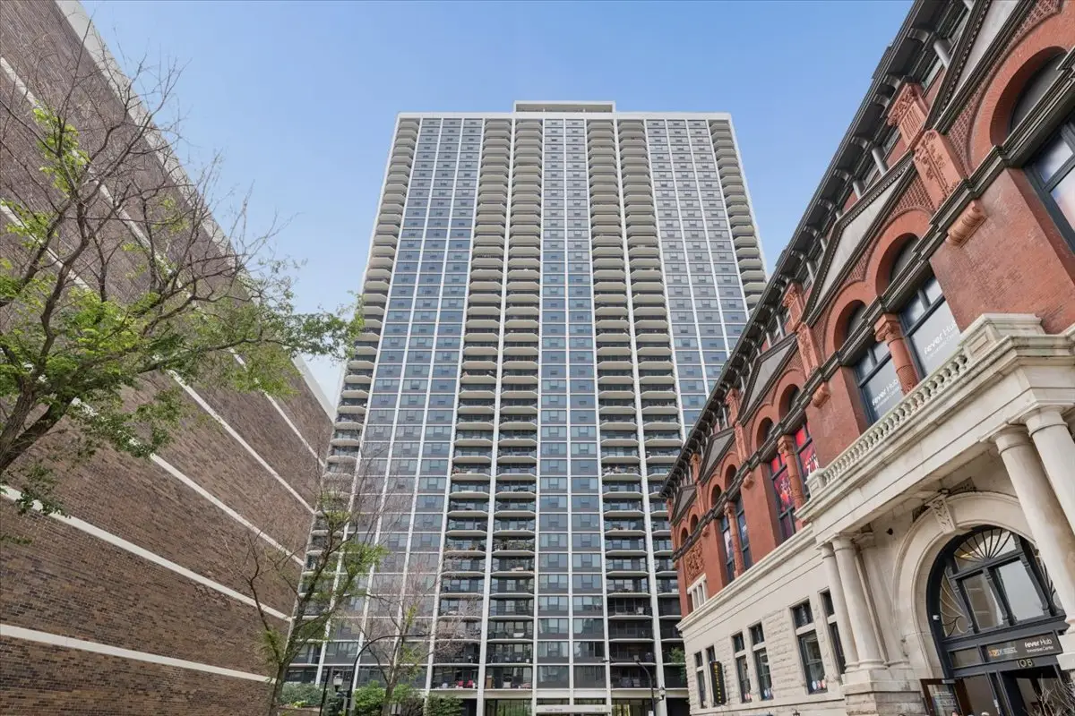 1560 N Sandburg Terrace #2008, Chicago, IL 60610 - #1