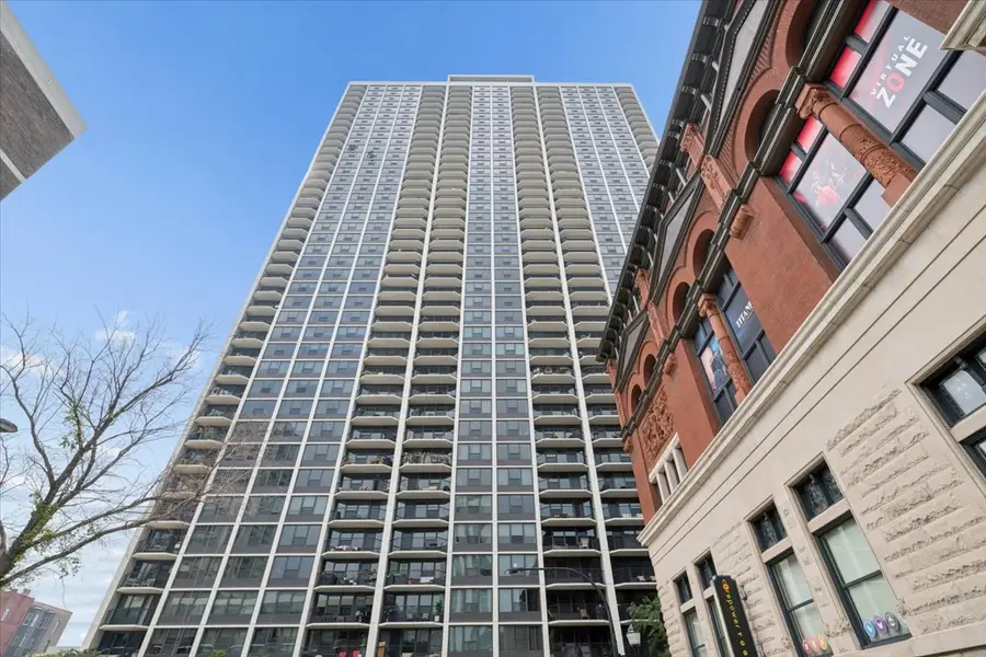 1560 N Sandburg Terrace #2008, Chicago, IL 60610 - #3