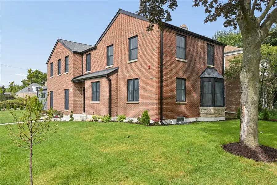3810 W North Shore Avenue, Lincolnwood, IL 60712 - #2