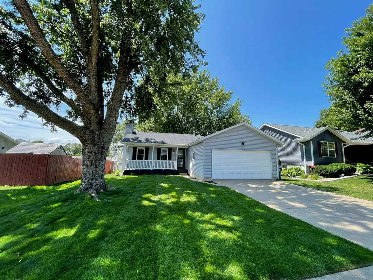 6616 Cresthill Drive, Davenport, IA 52806 - #1
