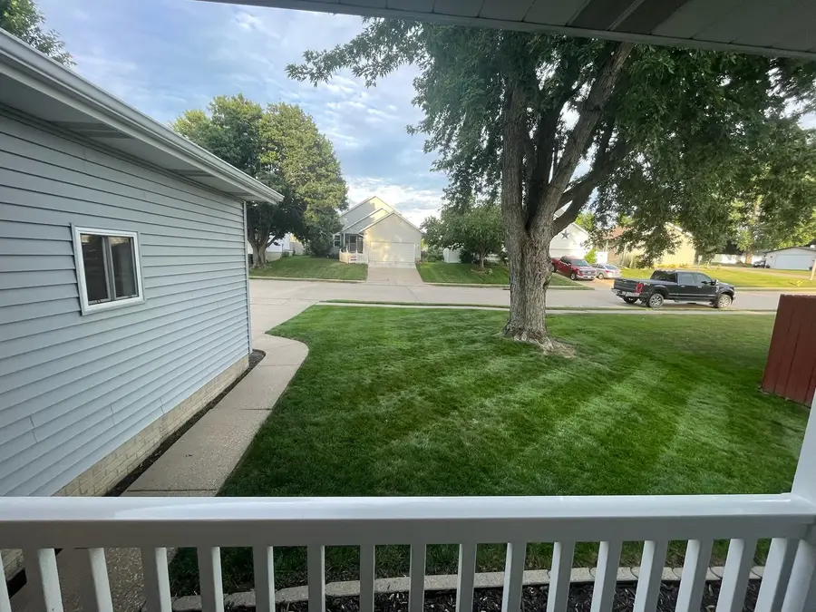 6616 Cresthill Drive, Davenport, IA 52806 - #3