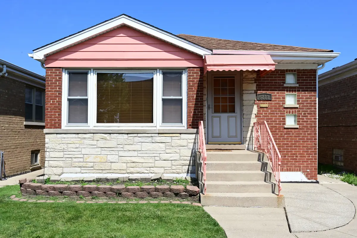 6211 N Nagle Avenue, Chicago, IL 60646 - #1