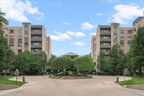 4545 W Touhy Avenue W #217W, Lincolnwood, IL 60712