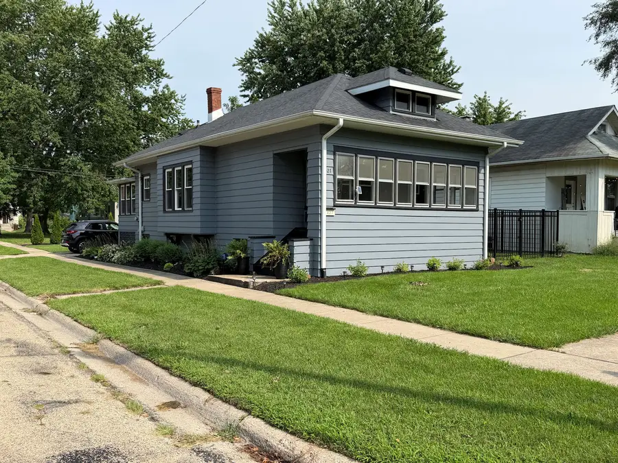 427 N 12th Street, Rochelle, IL 61068 - #2