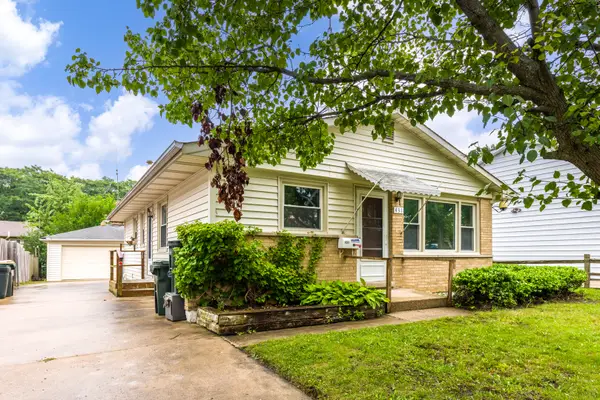 431 N Ridgemoor Avenue, Mundelein, IL 60060