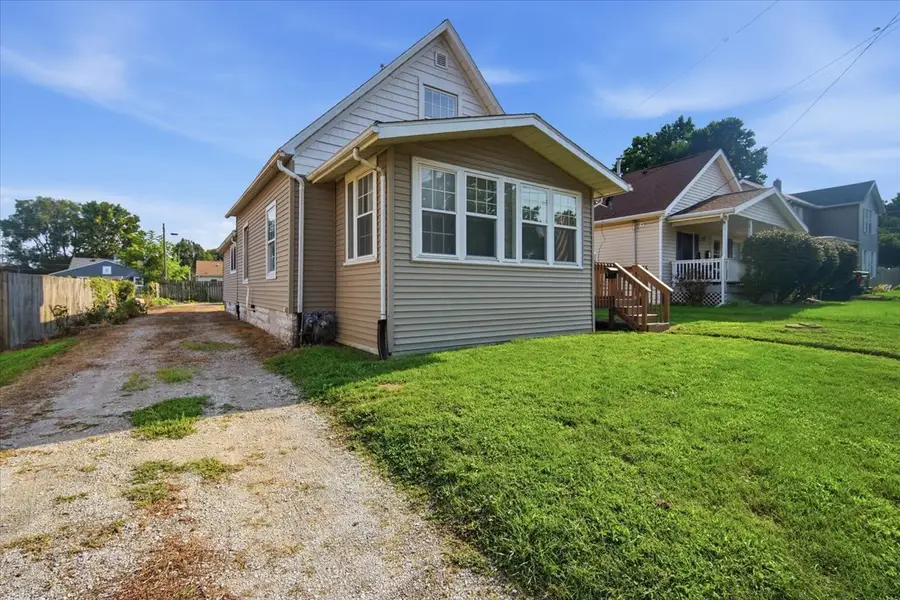 323 E Lincoln Street, Bloomington, IL 61701 - #2