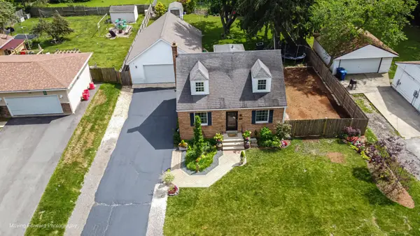 2211 N Bonnie Brook Lane, Waukegan, IL 60087