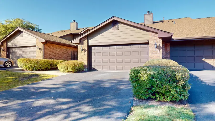 6 Indian Trail Drive, Westmont, IL 60559 - #2