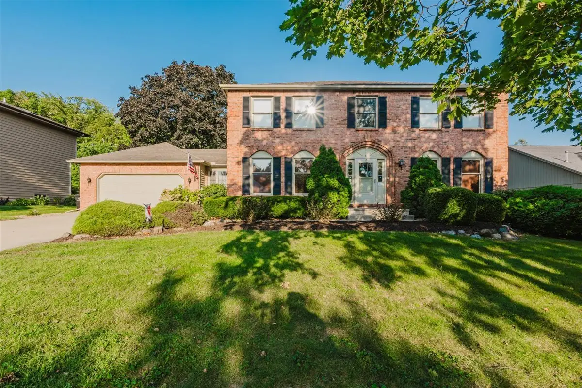 4 Inverness Drive, Bloomington, IL 61701 - #1