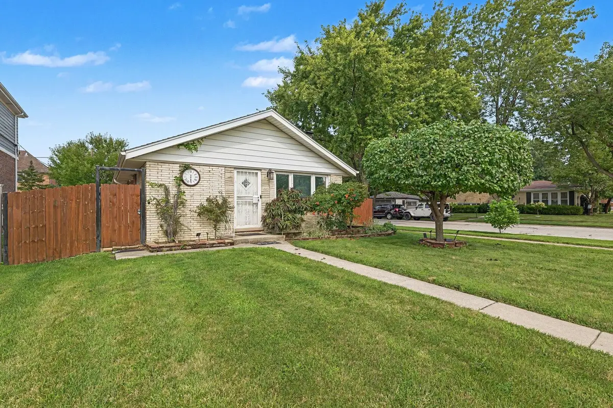 9002 S Parkside Avenue, Oak Lawn, IL 60453 - #1