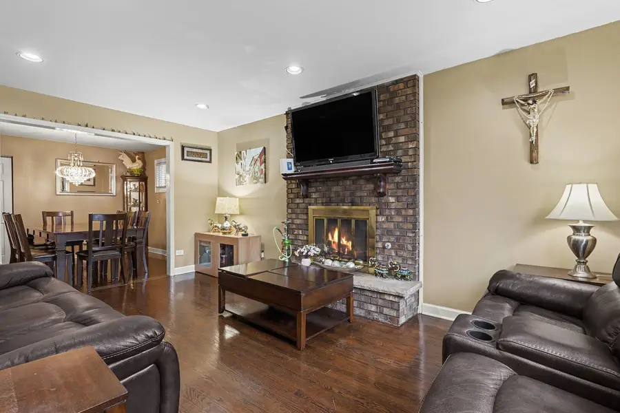 9002 S Parkside Avenue, Oak Lawn, IL 60453 - #3
