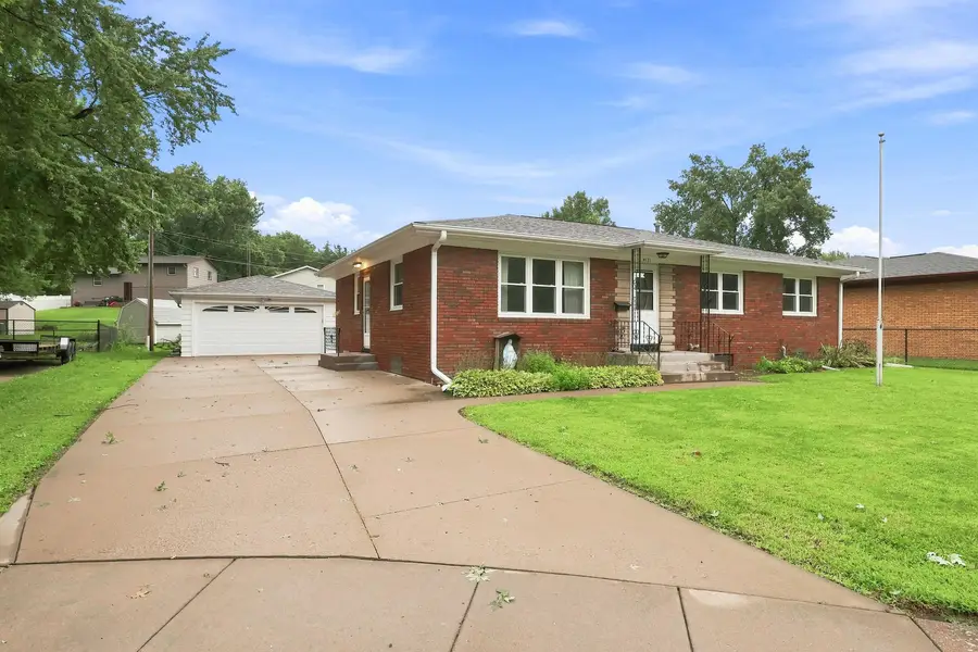 4131 N Linwood Avenue, Davenport, IA 52806 - #2
