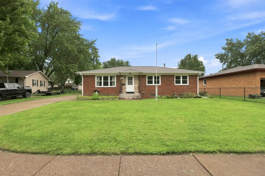 4131 N Linwood Avenue, Davenport, IA 52806 - #3