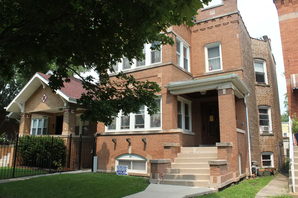 4054 W Oakdale Avenue, Chicago, IL 60641 - #1