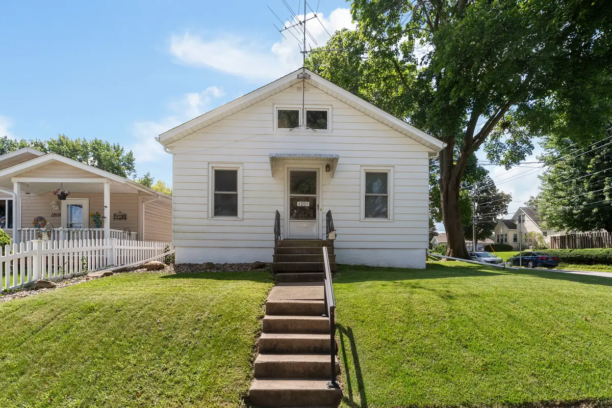 1201 E Central Park Avenue, Davenport, IA 50803 - #1