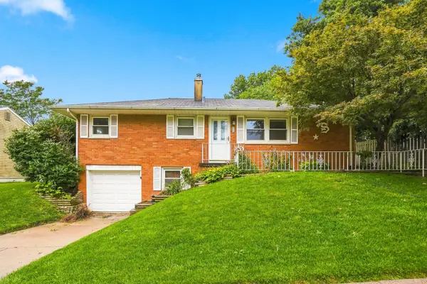 964 Cimarron Drive, Davenport, IA 52804