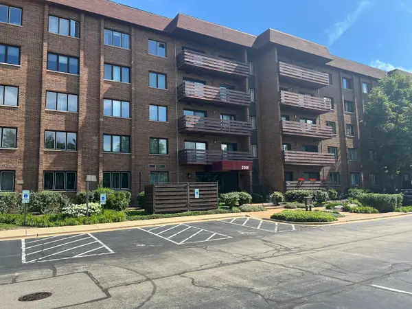 2000 Chestnut Avenue #207, Glenview, IL 60025