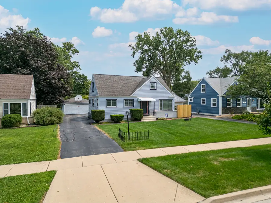 639 N Edgewood Avenue, Lombard, IL 60148 - #2