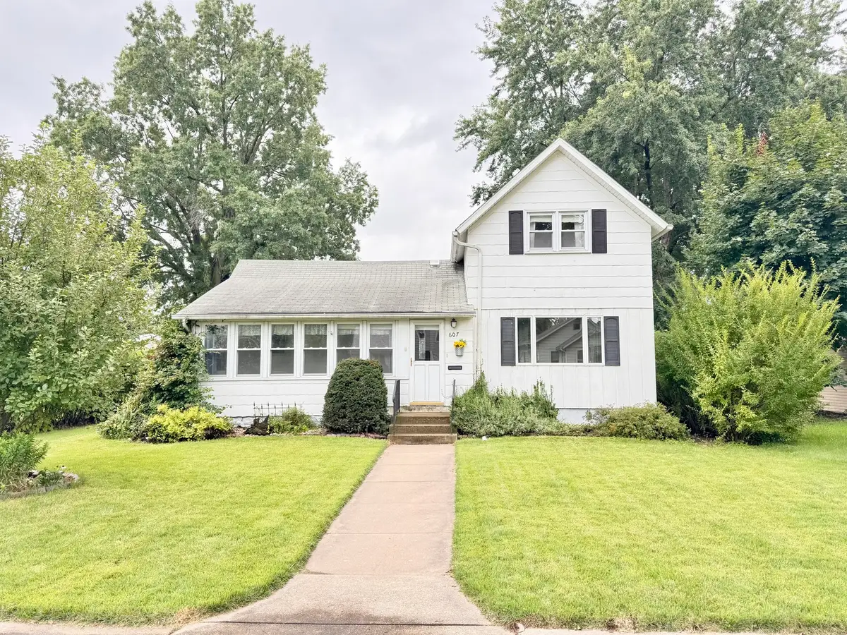 607 W 7th Street, Sterling, IL 61081 - #1