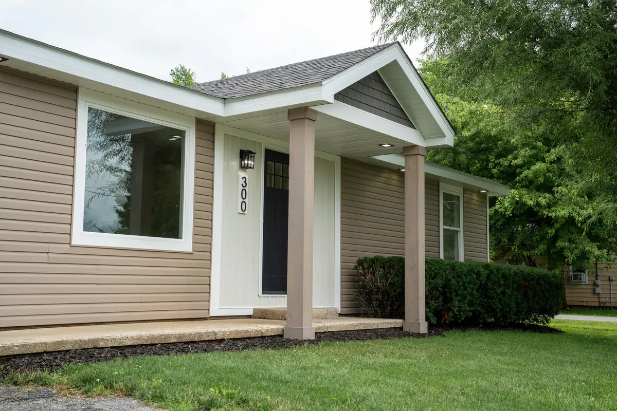 300 W Alabama Avenue, Casey, IL 62420 - #1
