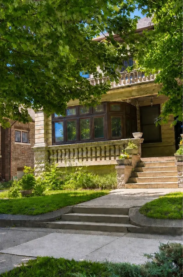 7608 S Ridgeland Avenue, Chicago, IL 60649